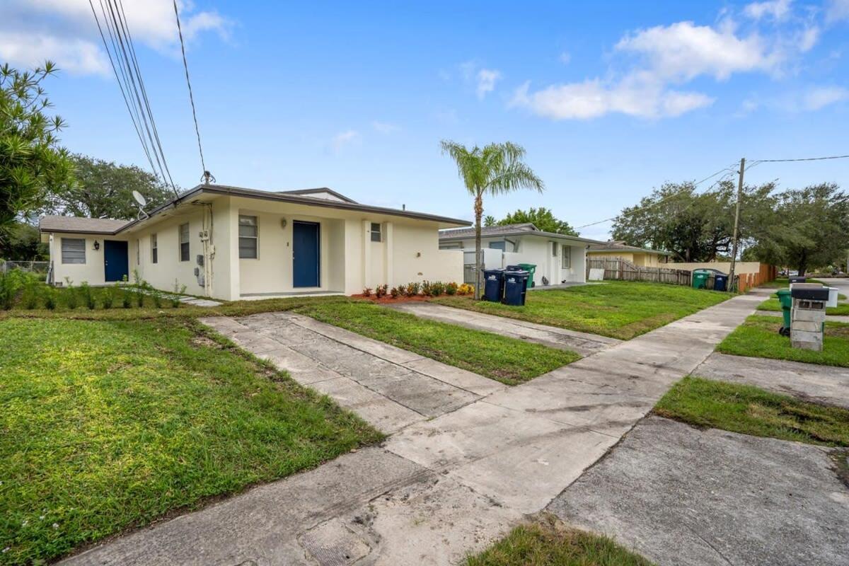 Blue Door Duplex Renovated Parking And Designed Villa Cutler Bay Exterior photo